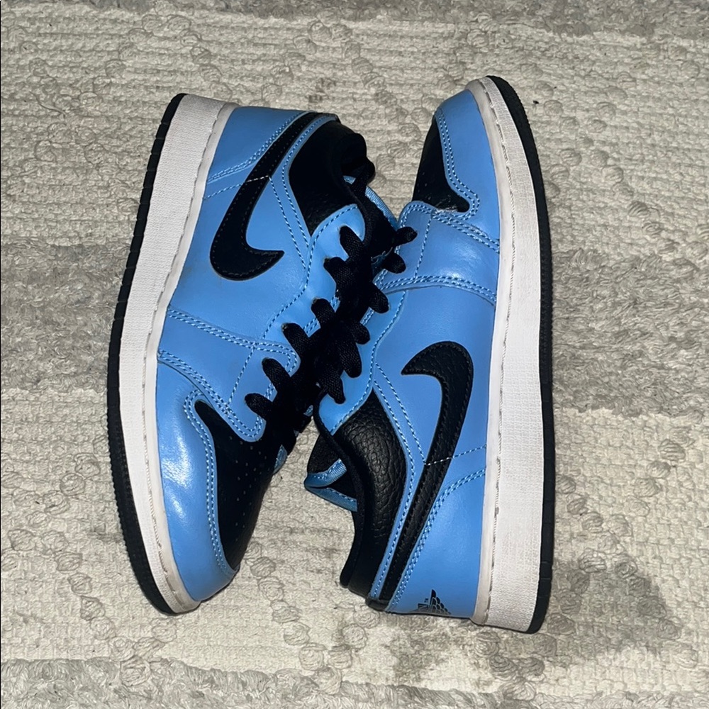 University blue color way, Jordan 1 low in great condition. Price negotiable